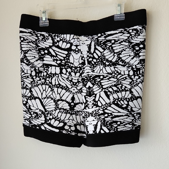 Bebe High Waist Black and White Butterfly Short Shorts with Graffiti Print Sz M - Picture 9 of 15